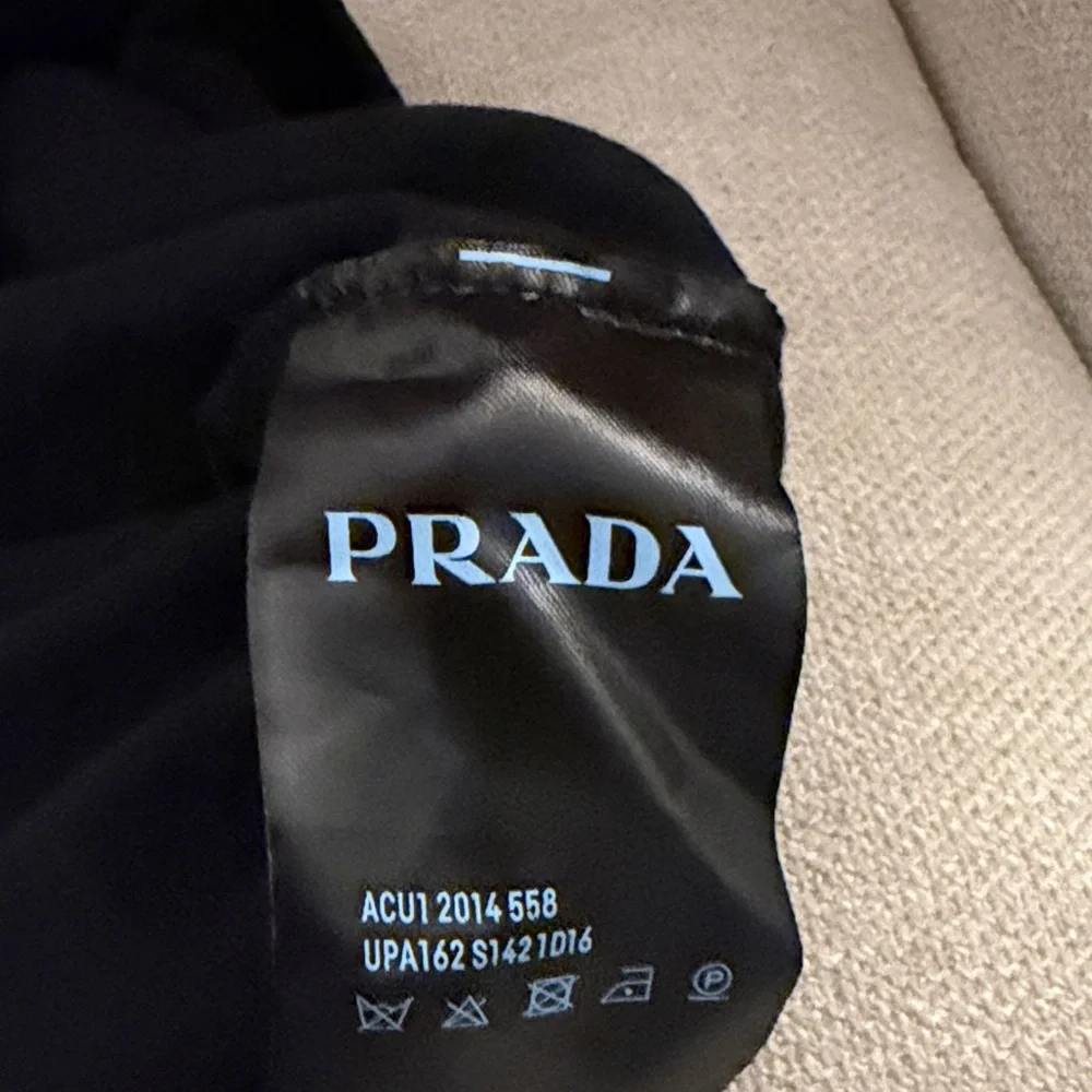 Prada Black Sleeveless cotton t Shirt with triangle Logo ! Designer - Picture 4 of 7